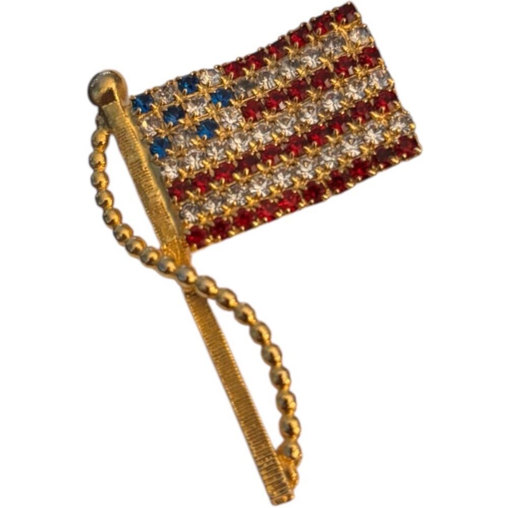VINTAGE RAFAELIAN RHINESTONE PATRIOTIC US AMERICAN FLAG GOLD TONE BROOCH PIN